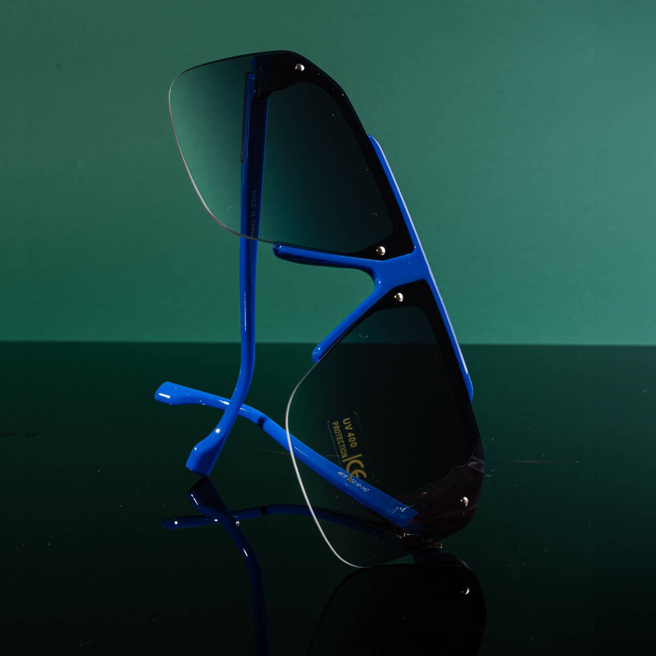Sporty Aviator Sunglasses